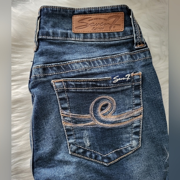 Seven7 Cropped Distressed Jeans in Blue, Size 4 (26x26) - Picture 8 of 8